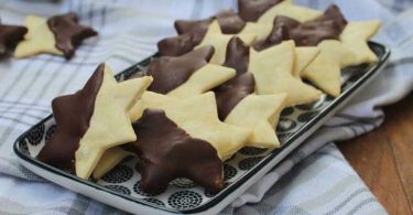 Biscuits sablés avec glaçage au chocolat magnifique et très suaves pour Noël