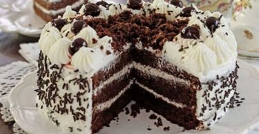 Gâteau forêt noire, génoise au chocolat et à la crème