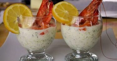 Verrines au yaourt grec aux crevettes et au concombre