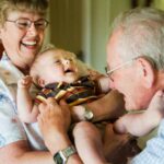 Les Grands-Parents Qui Font du Babysitting Ont Moins de Risques de Développer Alzheimer.