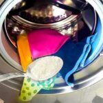 Le bicarbonate de soude peut résoudre ces 3 problèmes de lavage en machine en un rien de temps
