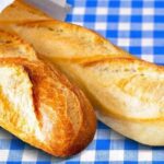Transformez un pain rassis en pain frais et croustillant en 3 minutes : plus besoin de le jeter