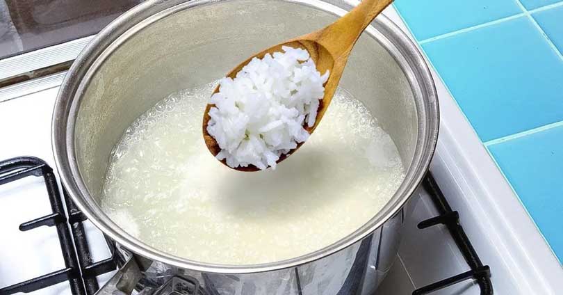 L’astuce des chefs asiatiques pour empêcher le riz de coller à la casserole : des grains séparés parfaitement cuits