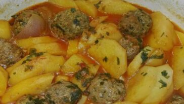 Ragoût de pommes de terre aux boulettes de viande hachée